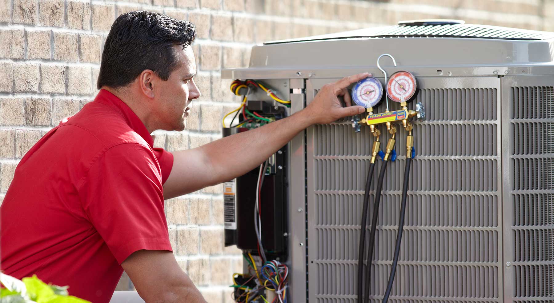 Sarasota air conditioning service techniciam
