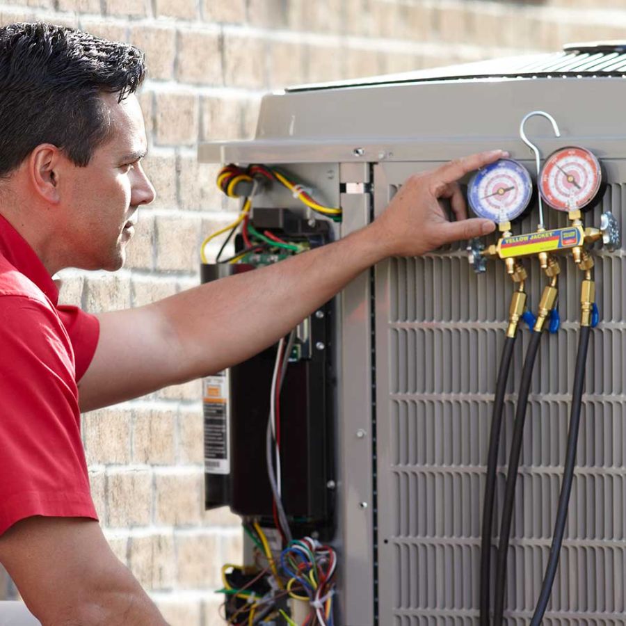 Sarasota air conditioning service techniciam